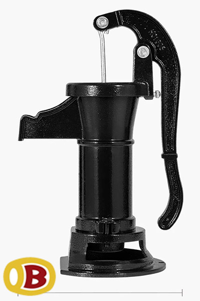 kleine ijzeren handpomp zwart